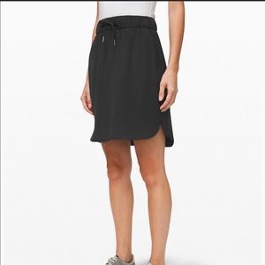 Lululemon on the fly skirt - size 4 - never worn